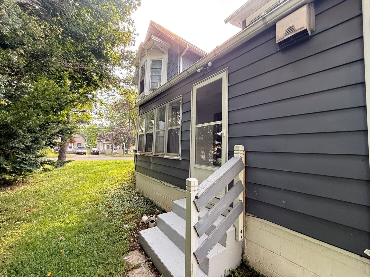 Jackson Apartment: 306 N Elm Ave