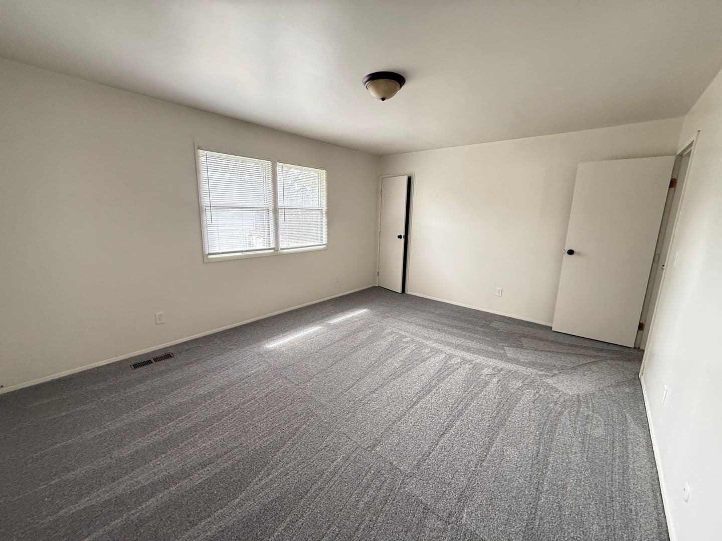 Jackson Apartment: 1482-1488 Longfellow Ave