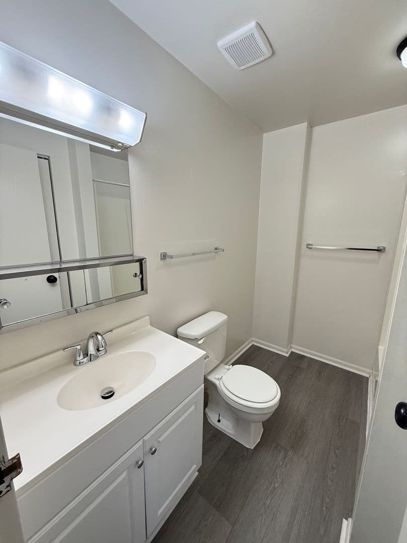 Jackson Apartment: 1482-1488 Longfellow Ave