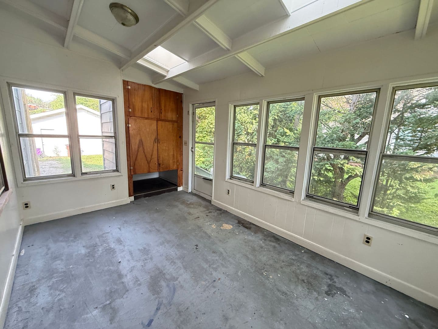 Jackson Apartment: 306 N Elm Ave