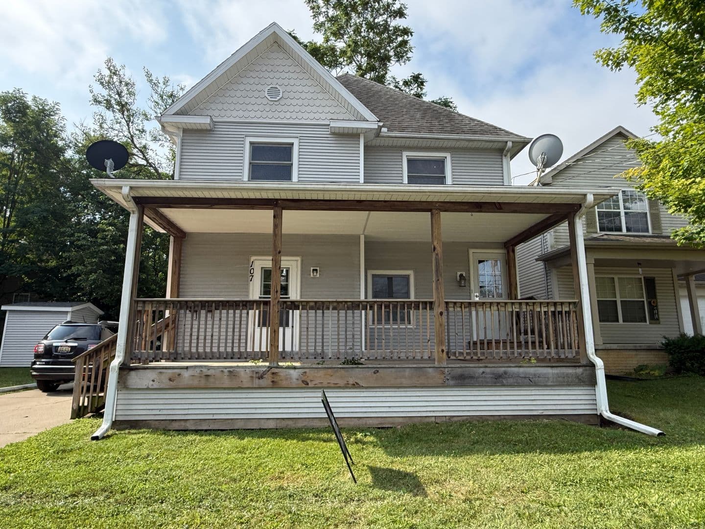 Jackson Apartment: 107 W Wilkins St