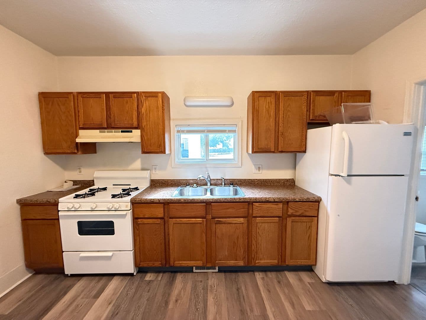Jackson Apartment: 107 W Wilkins St