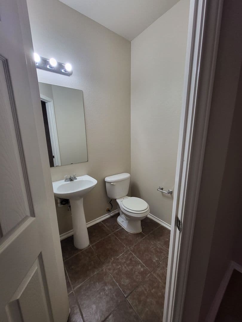 San Antonio Townhome: 10719 Mathom Landing Unit 3