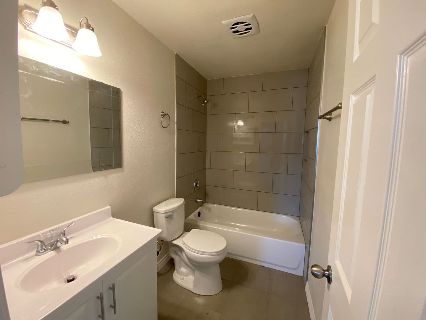 Pomona Apartment: 1047 W 8th St.