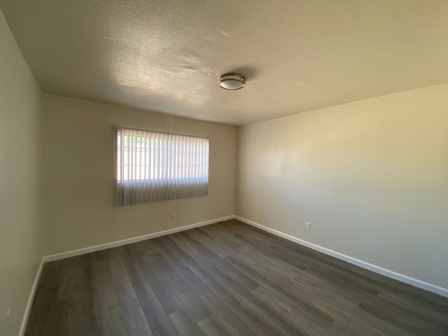 Pomona Apartment: 1047 W 8th St.
