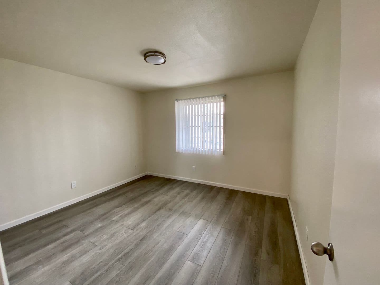 Pomona Apartment: 1047 W 8th St.