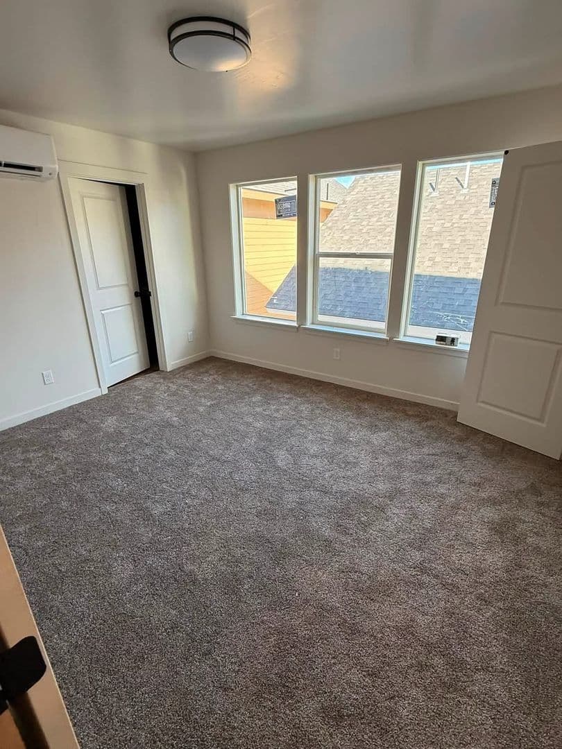 Bellevue Apartment: 504 S 5th St
