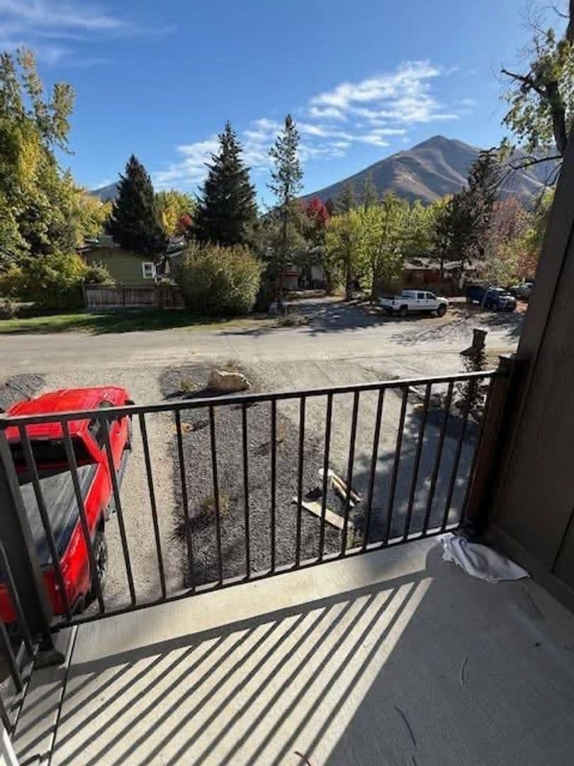 Bellevue Apartment: 504 S 5th St