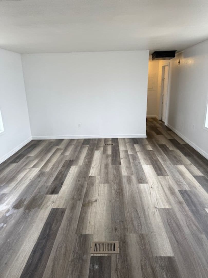 Burley Apartment: 17 S 600 W