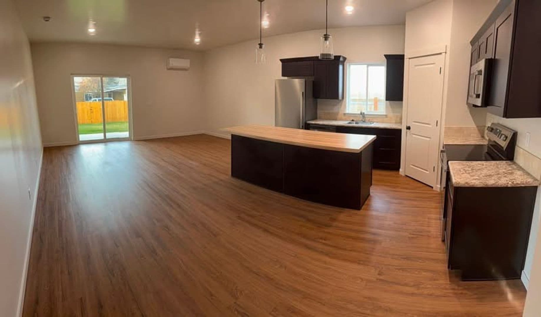 Bellevue Apartment: 504 S 5th St