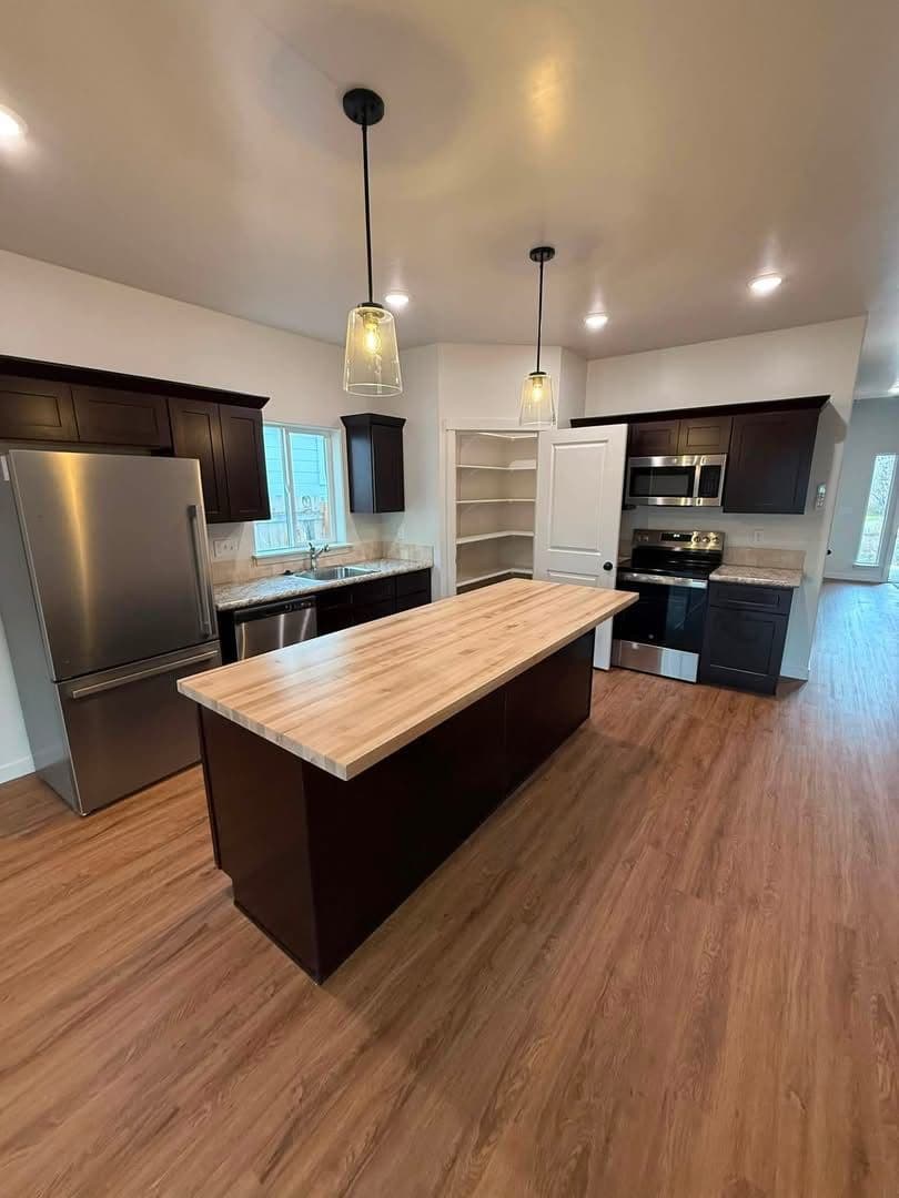 Bellevue Apartment: 504 S 5th St