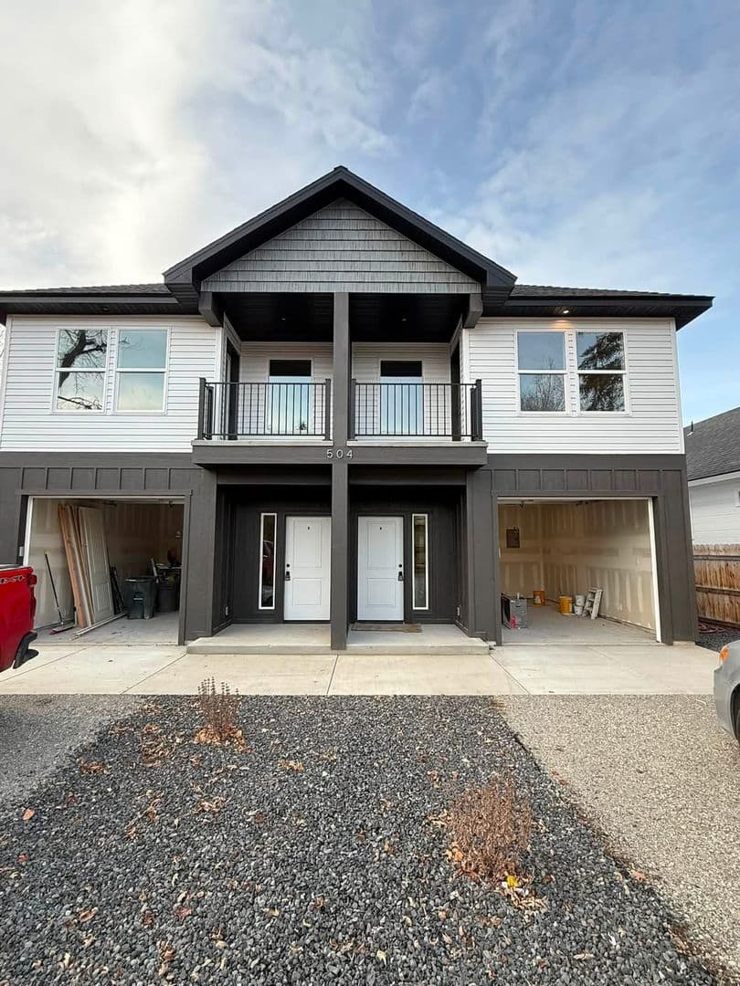 Bellevue Apartment: 504 S 5th St