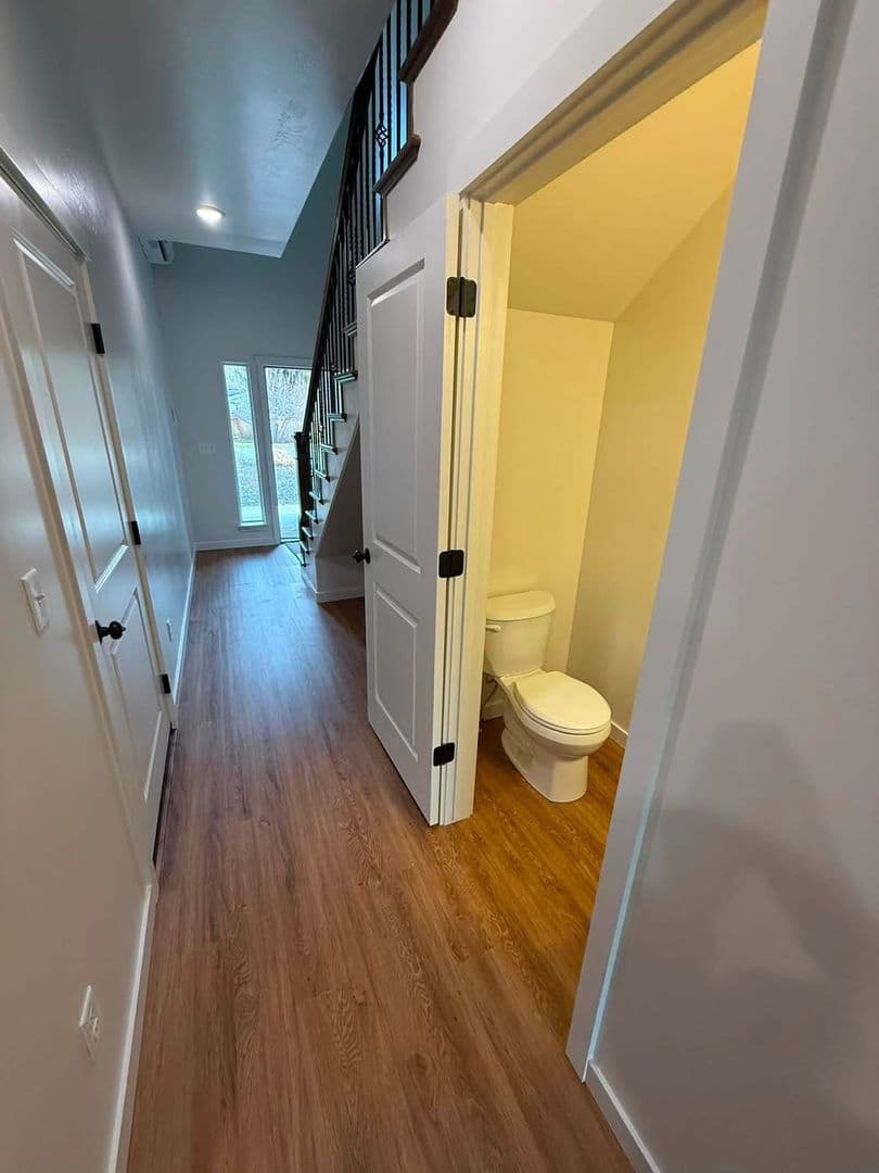 Bellevue Apartment: 504 S 5th St