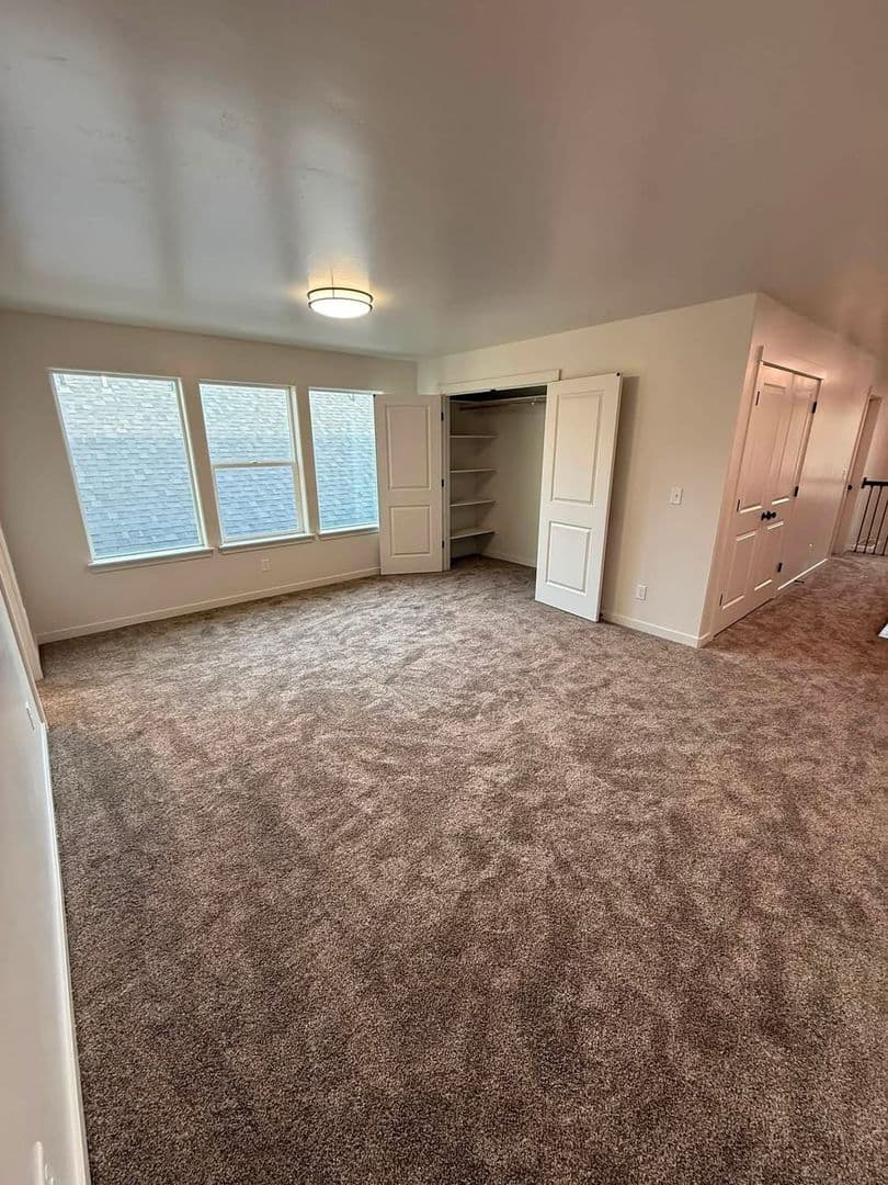 Bellevue Apartment: 504 S 5th St