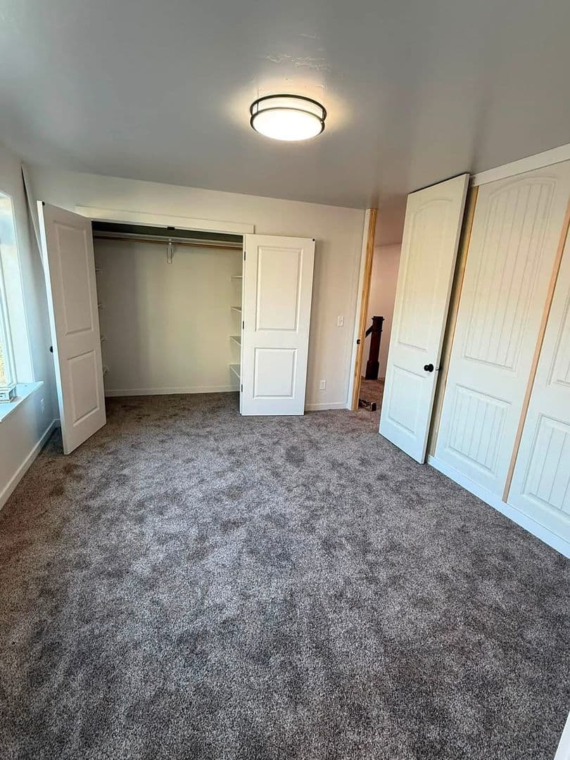 Bellevue Apartment: 504 S 5th St