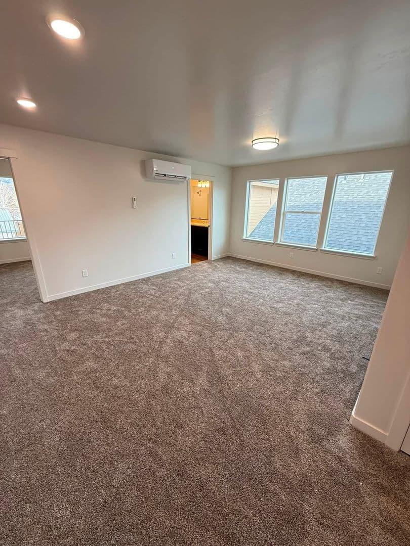 Bellevue Apartment: 504 S 5th St