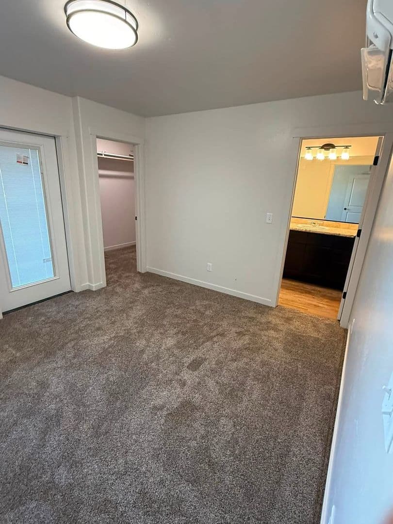 Bellevue Apartment: 504 S 5th St