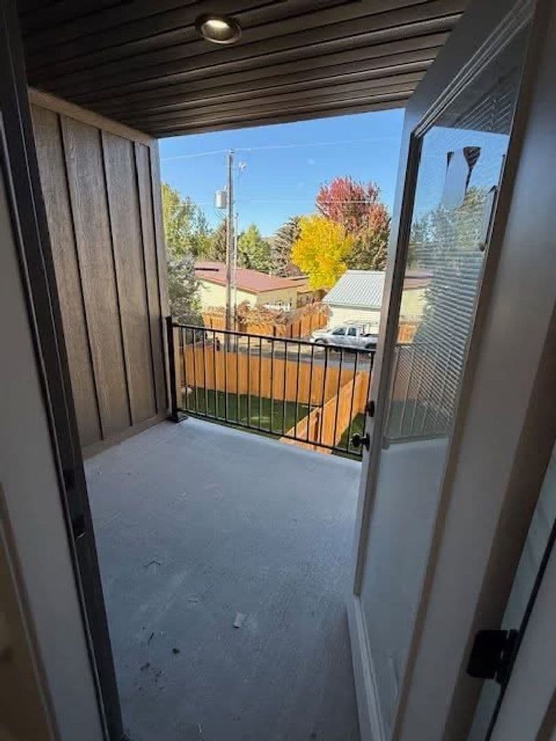 Bellevue Apartment: 504 S 5th St