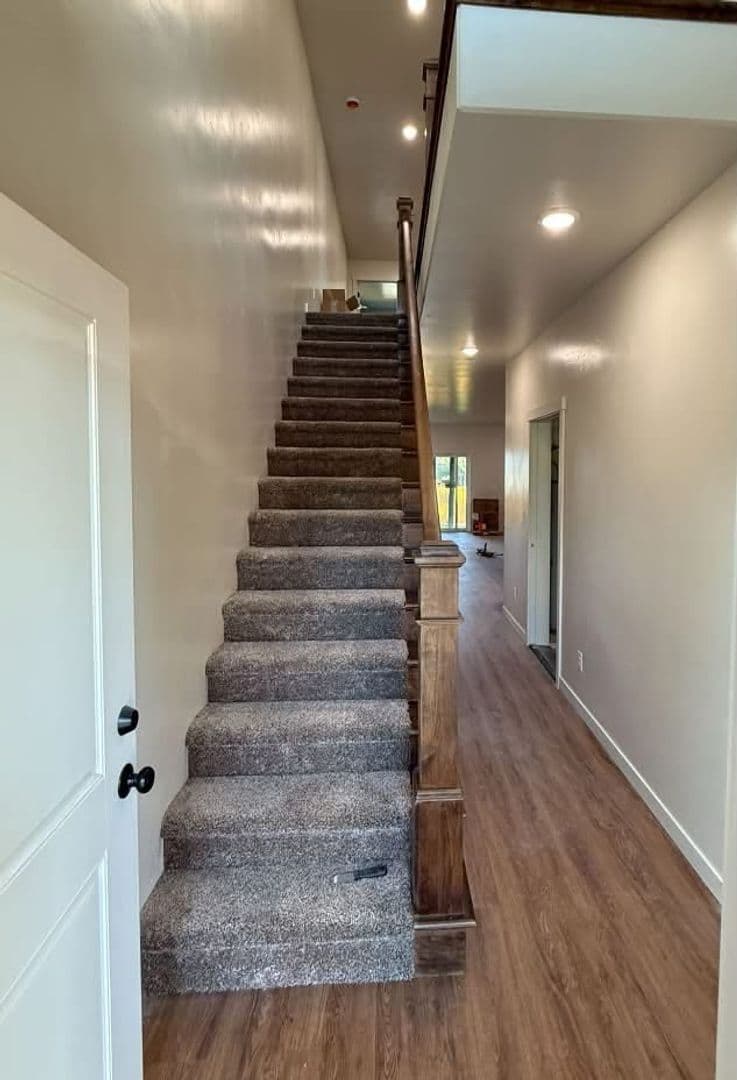 Bellevue Apartment: 504 S 5th St
