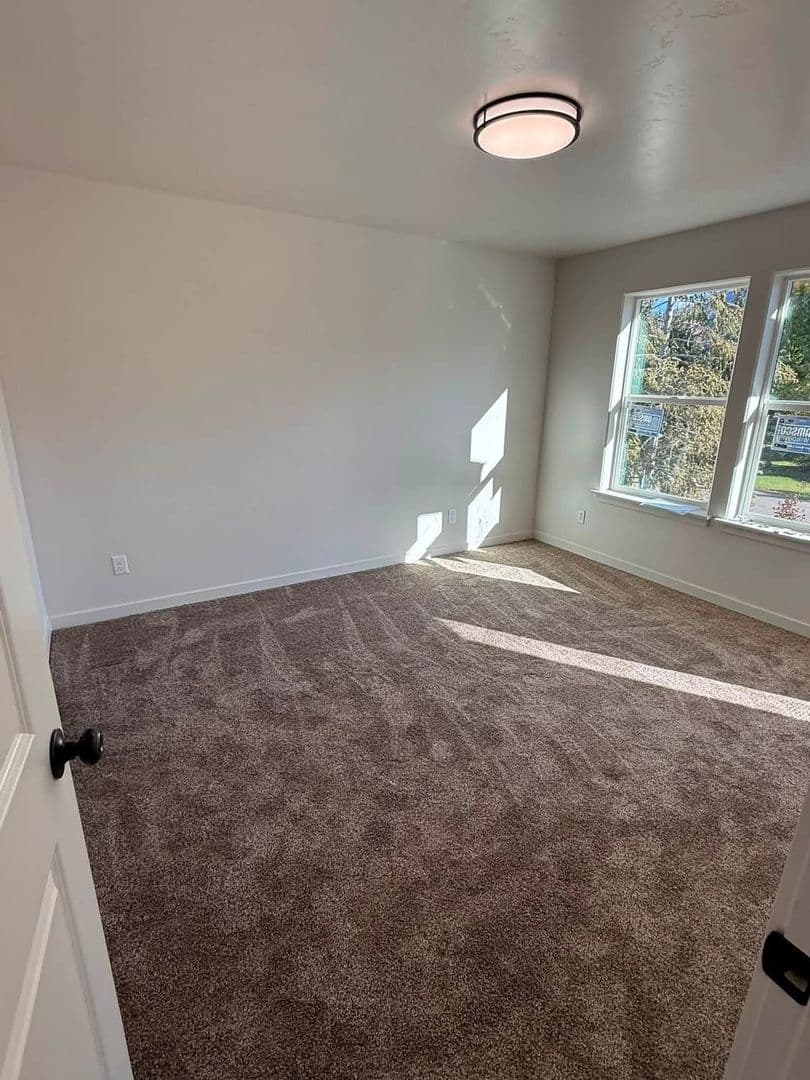 Bellevue Apartment: 504 S 5th St