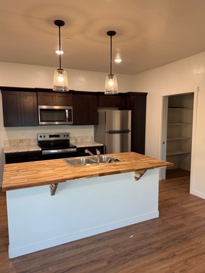Twin Falls Apartment: 321 & 329 Pheasant Rd.