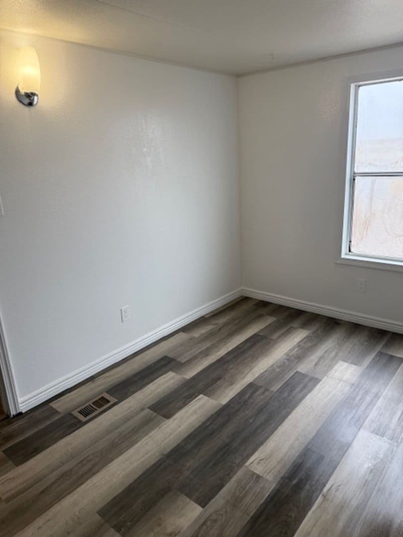 Burley Apartment: 17 S 600 W