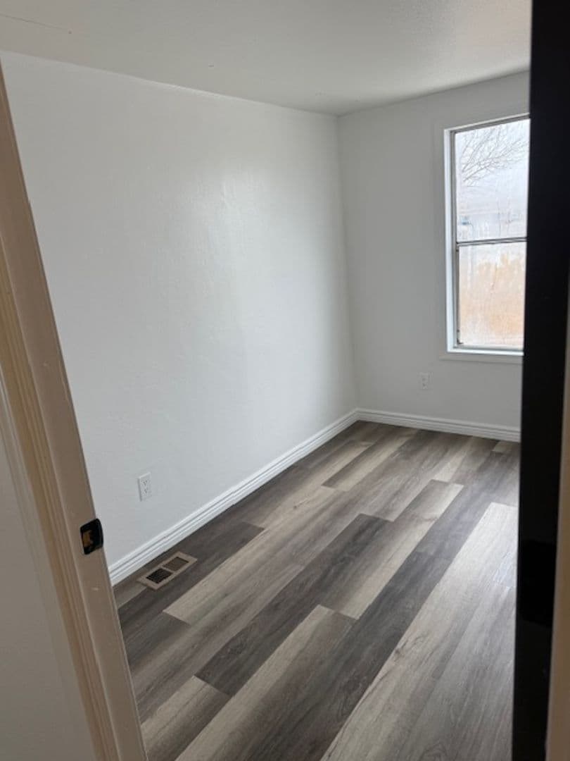 Burley Apartment: 17 S 600 W