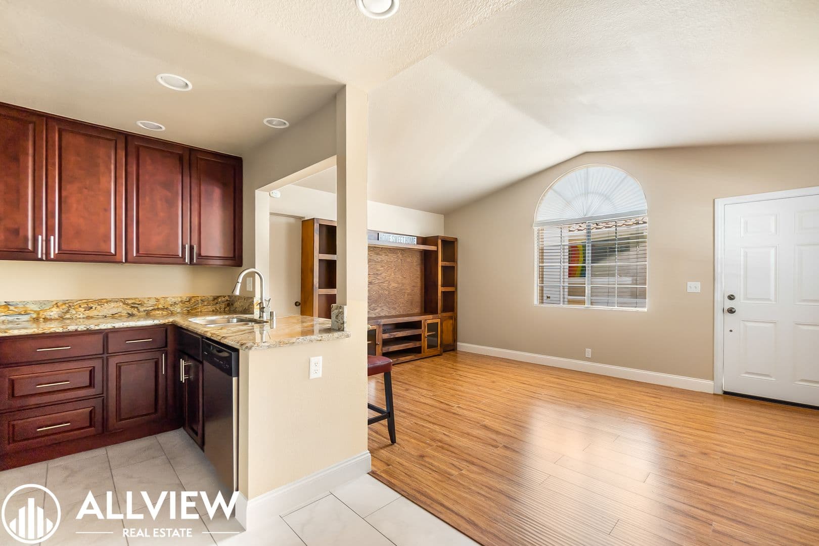 Rancho Santa Margarita Condo: 15 Gaviota