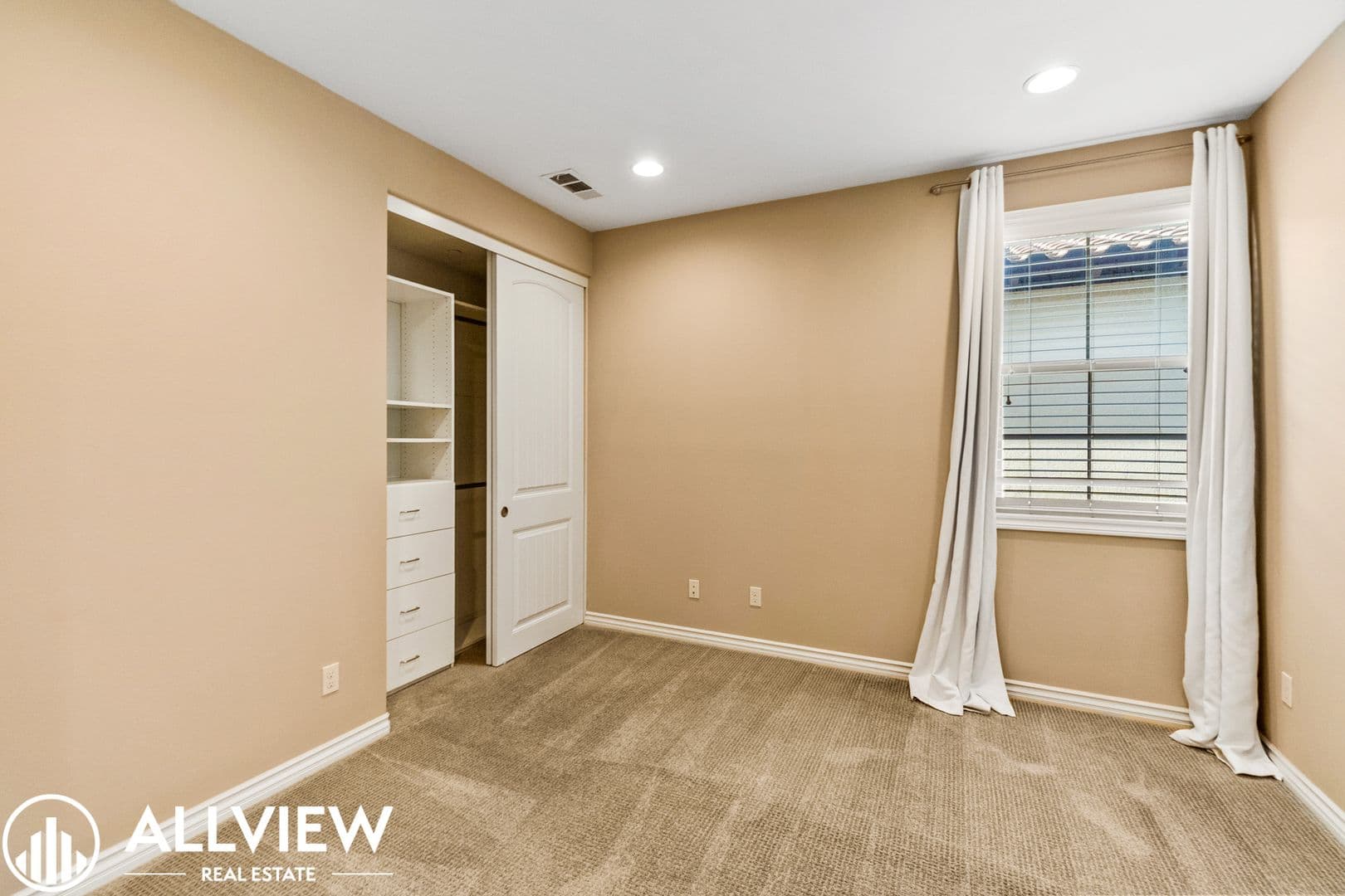 Huntington Beach House: 8237 Kendall Drive