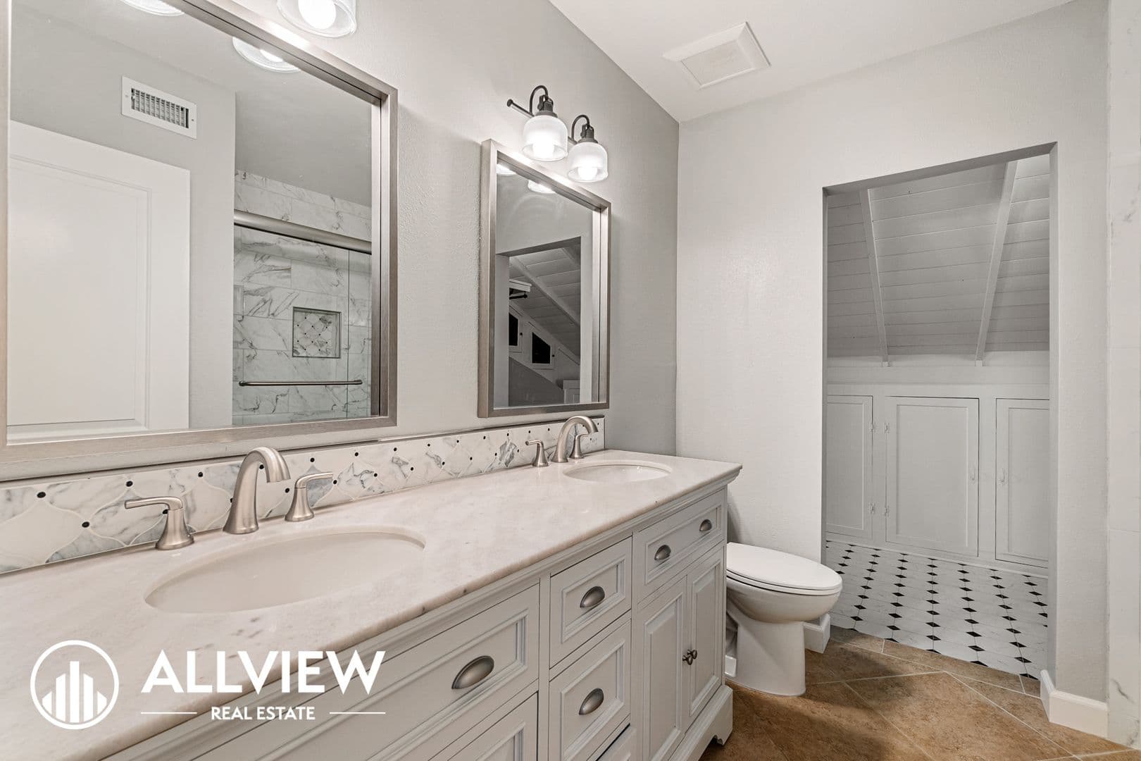 Huntington Beach House: 6351 Glenfox Drive