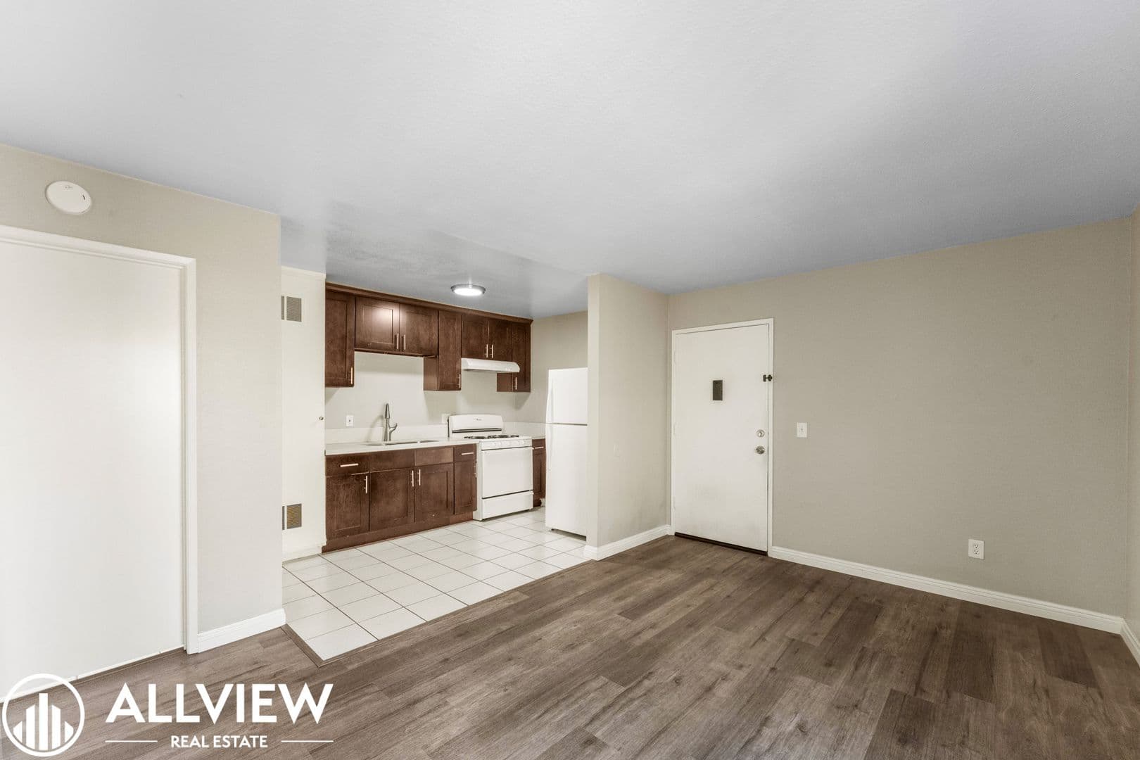 Huntington Beach Apartment: 16972 Lynn Lane