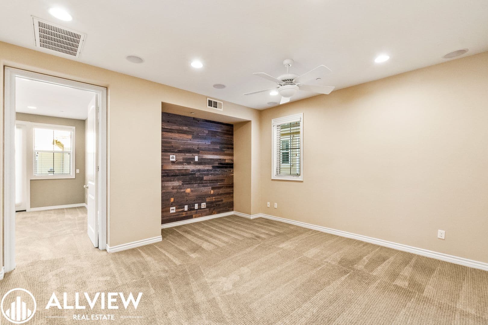 Huntington Beach House: 8237 Kendall Drive