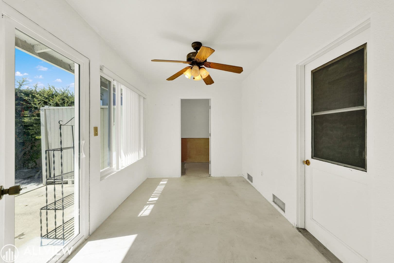 San Marcos House: 1663 La Tierra Lane
