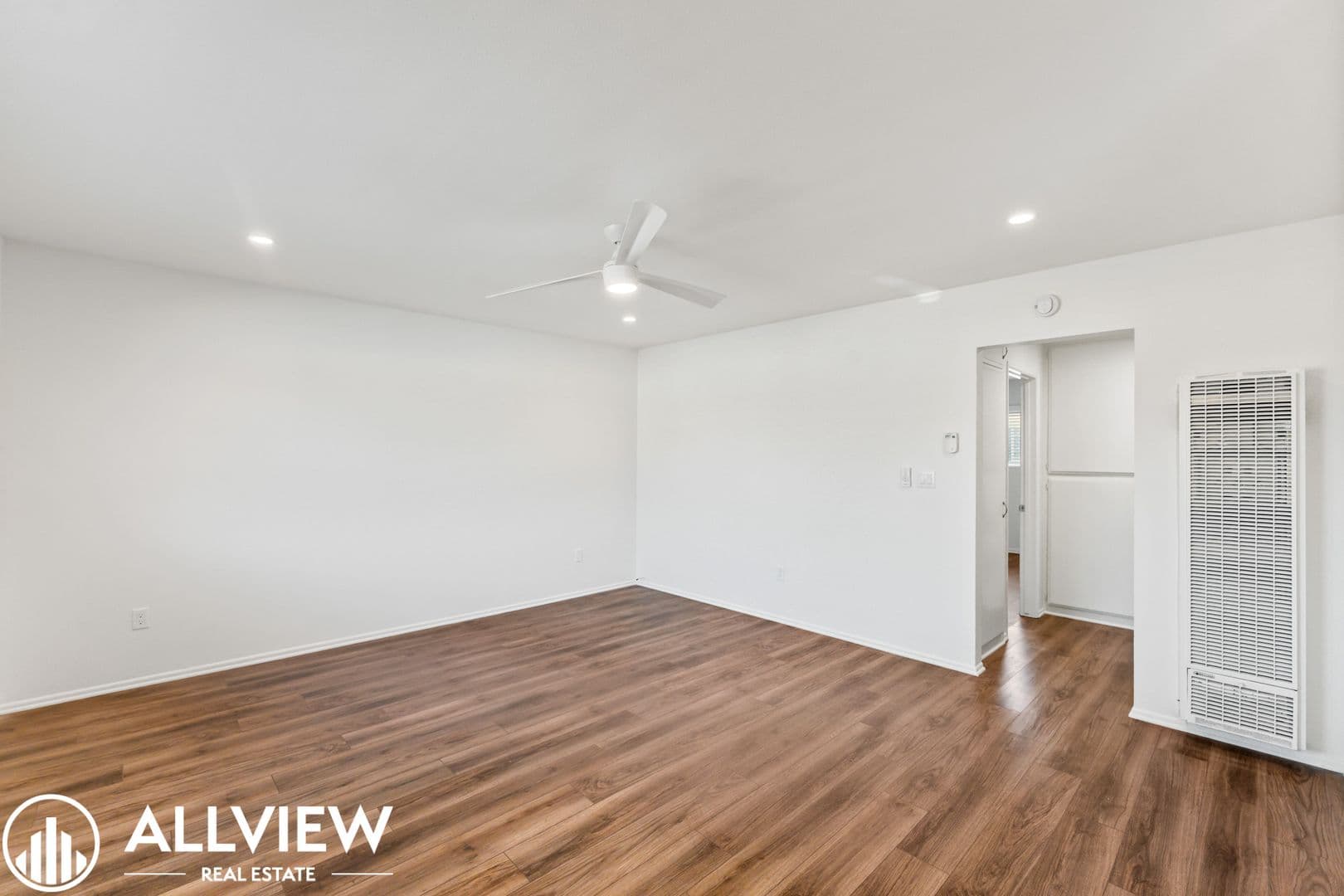 Huntington Beach Apartment: 16661 Bartlett Lane