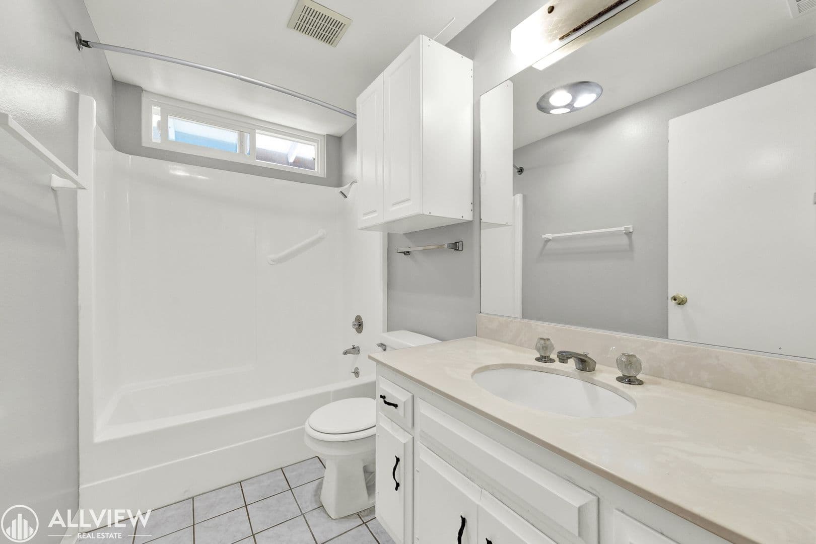 San Marcos House: 1663 La Tierra Lane