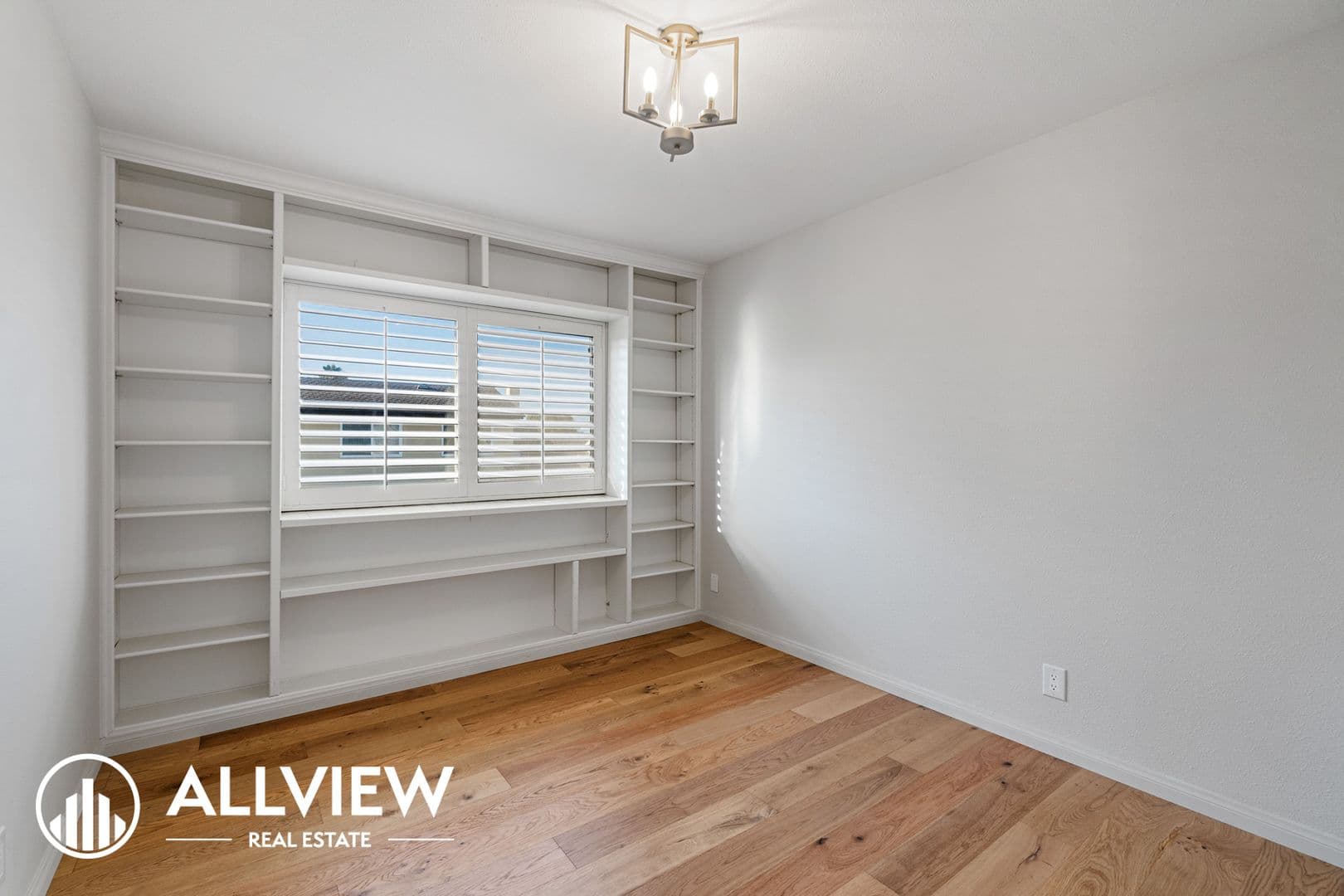 Huntington Beach House: 6351 Glenfox Drive