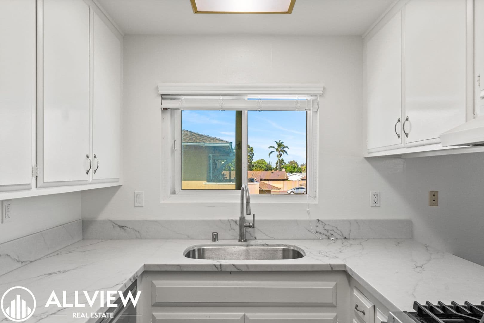 Huntington Beach Apartment: 16661 Bartlett Lane