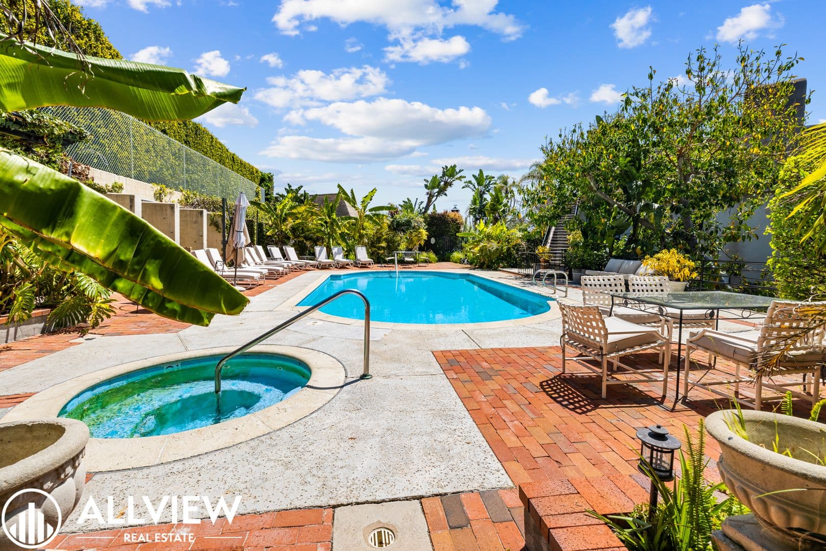 Laguna Beach Apartment: 770 Hillcrest Drive