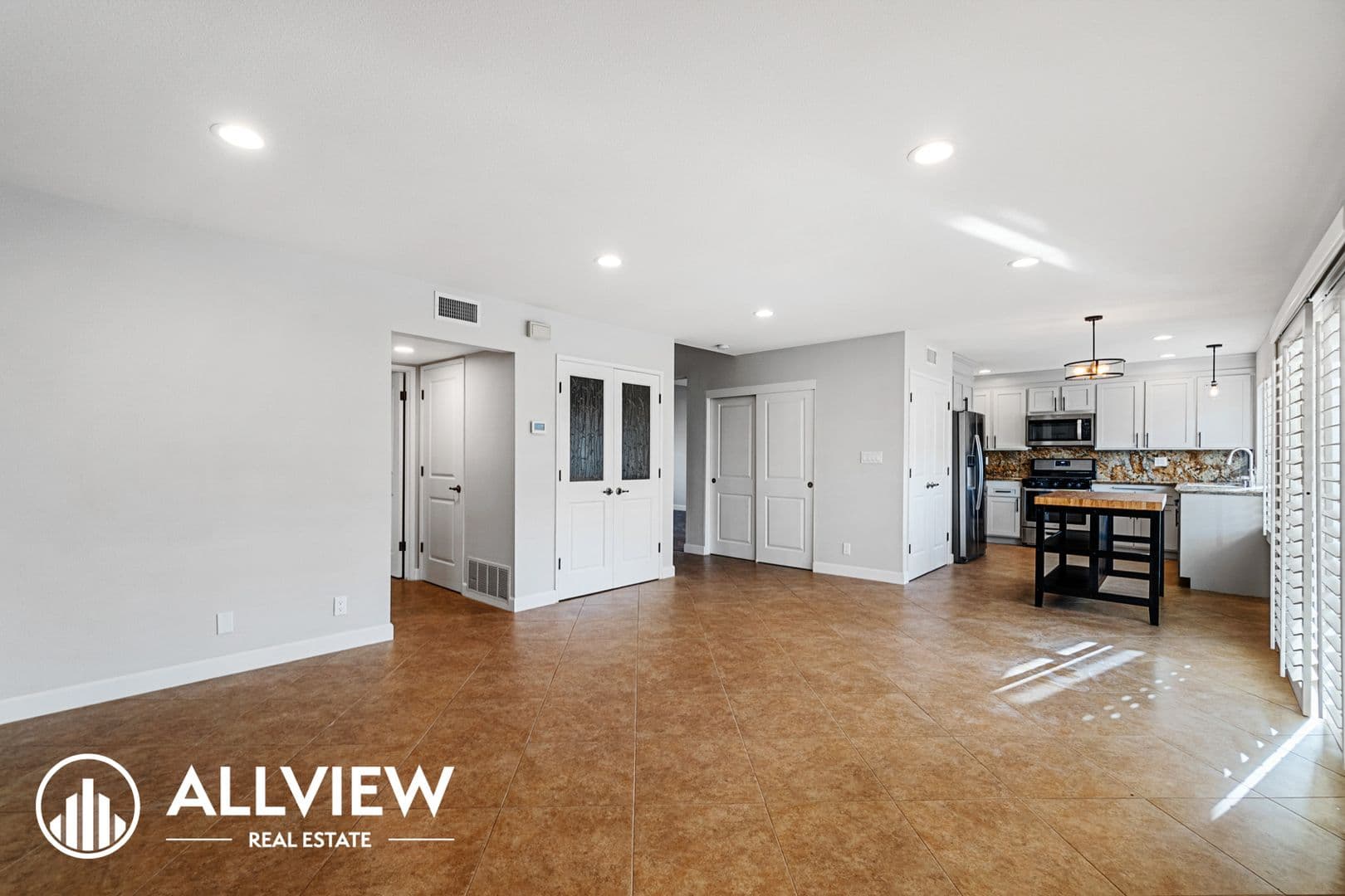 Huntington Beach House: 6351 Glenfox Drive