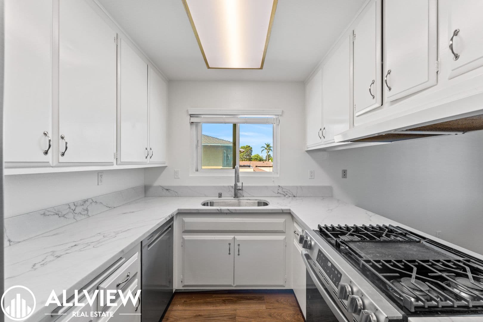 Huntington Beach Apartment: 16661 Bartlett Lane