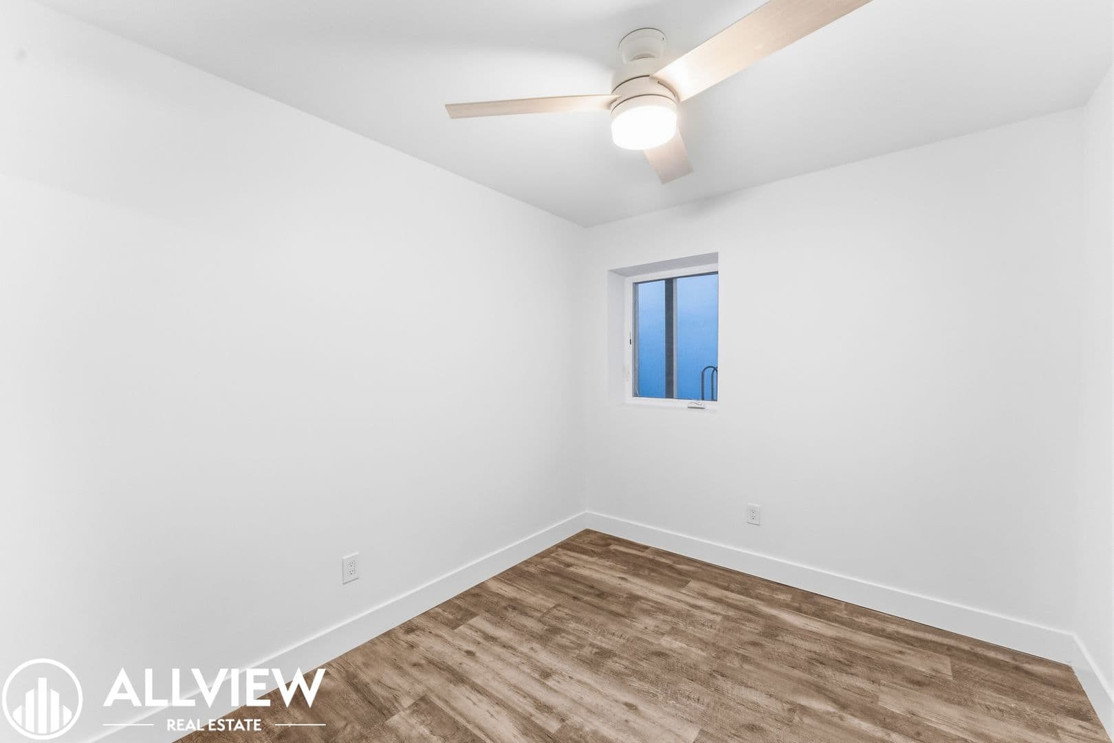 Surfside Apartment: 17 C Pacific Avenue