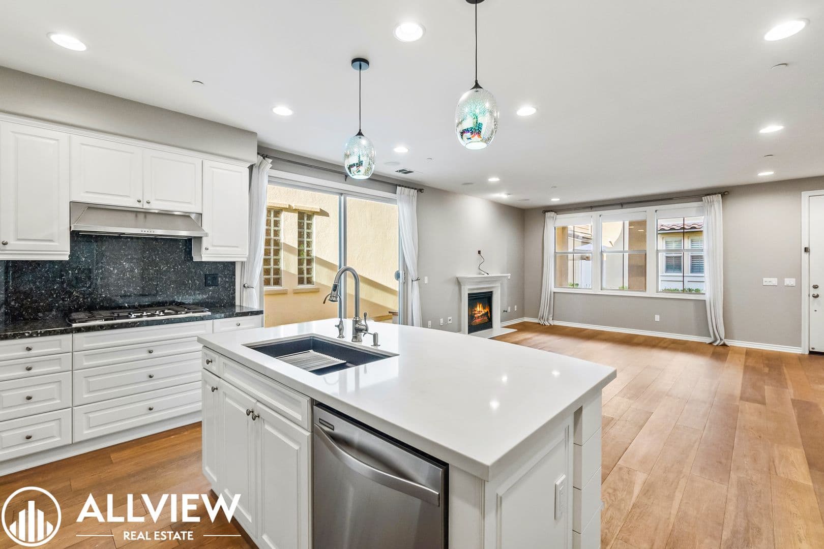 Huntington Beach House: 8237 Kendall Drive