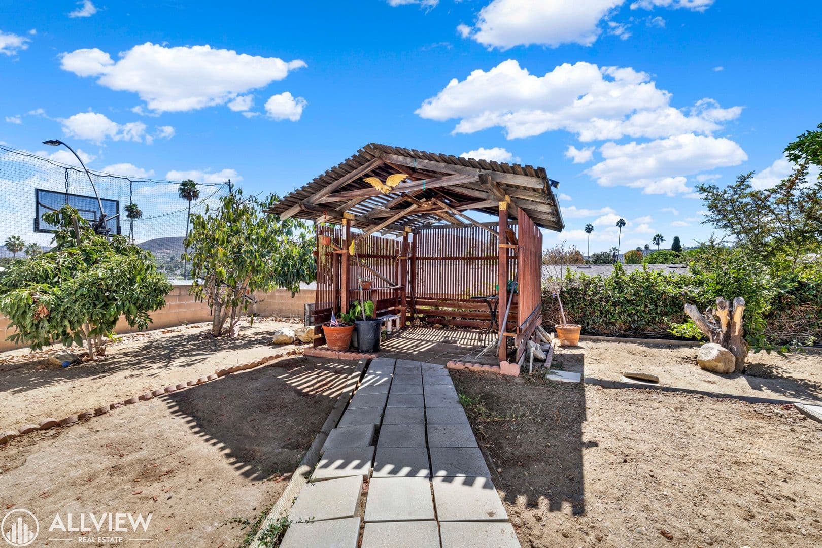San Marcos House: 1663 La Tierra Lane