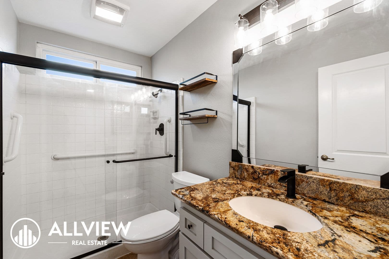 Huntington Beach House: 6351 Glenfox Drive