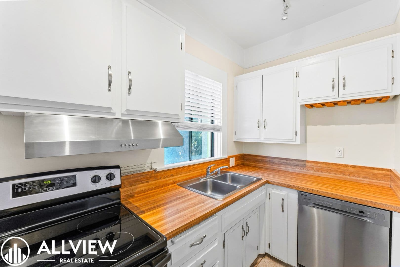 Laguna Beach Apartment: 770 Hillcrest Drive