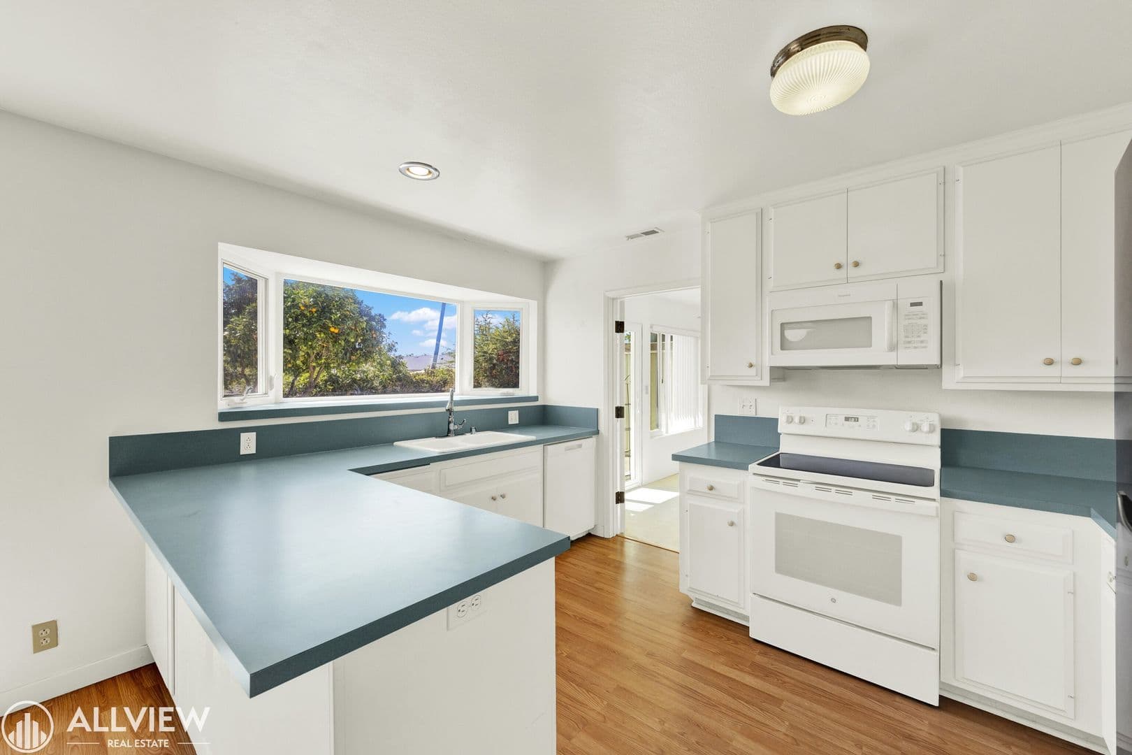 San Marcos House: 1663 La Tierra Lane