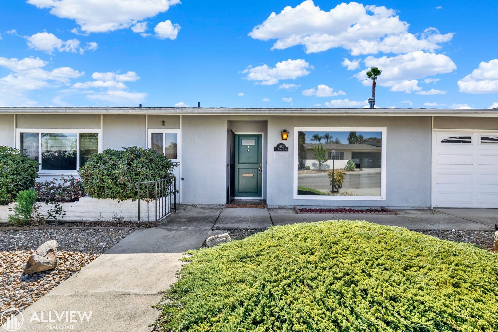 San Marcos House: 1663 La Tierra Lane