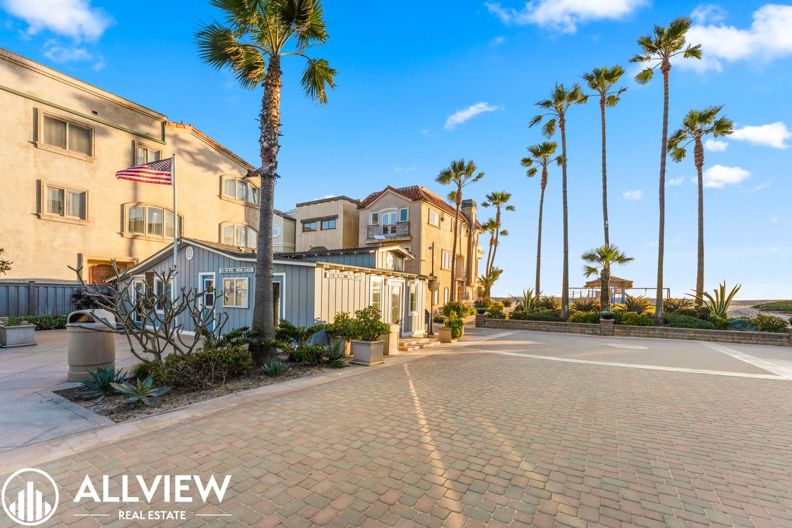 Surfside Apartment: 17 C Pacific Avenue