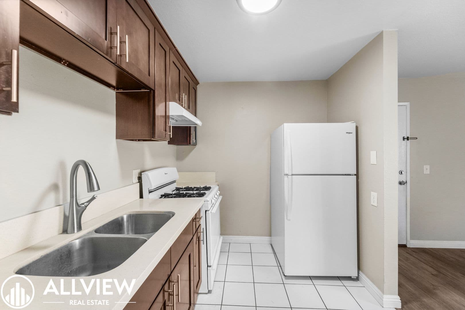 Huntington Beach Apartment: 16972 Lynn Lane