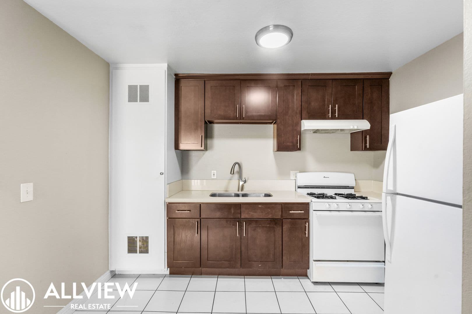 Huntington Beach Apartment: 16972 Lynn Lane